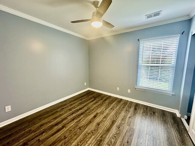 Building Photo - Three Bedroom Updated Single Level Home in...