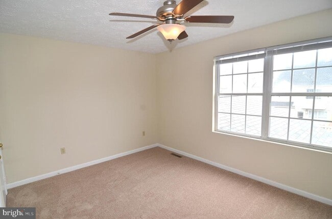 Building Photo - 46358 Columbus Dr