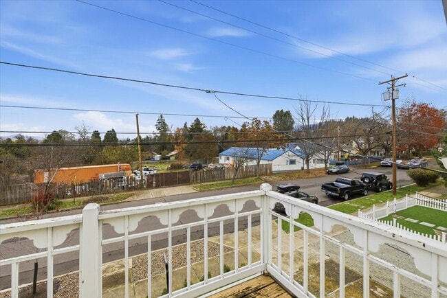 Building Photo - 173 Helman St