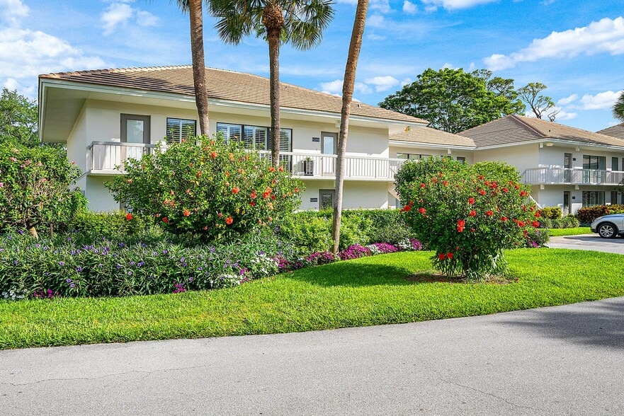 Building Photo - 4249 Quail Ridge Dr N