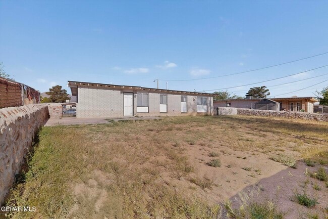 Building Photo - 10370 Kellogg St