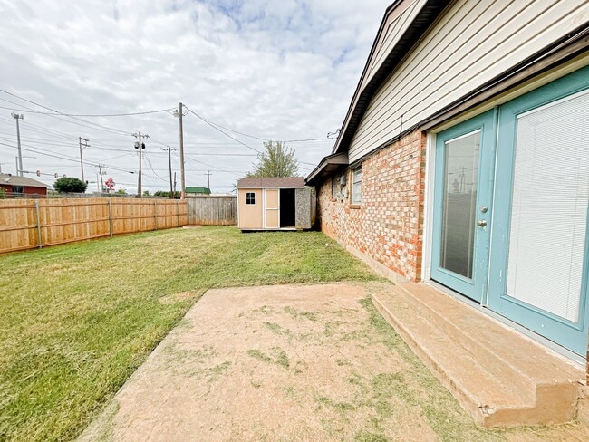 Building Photo - 3 Bed 1.5 Bath - Moore