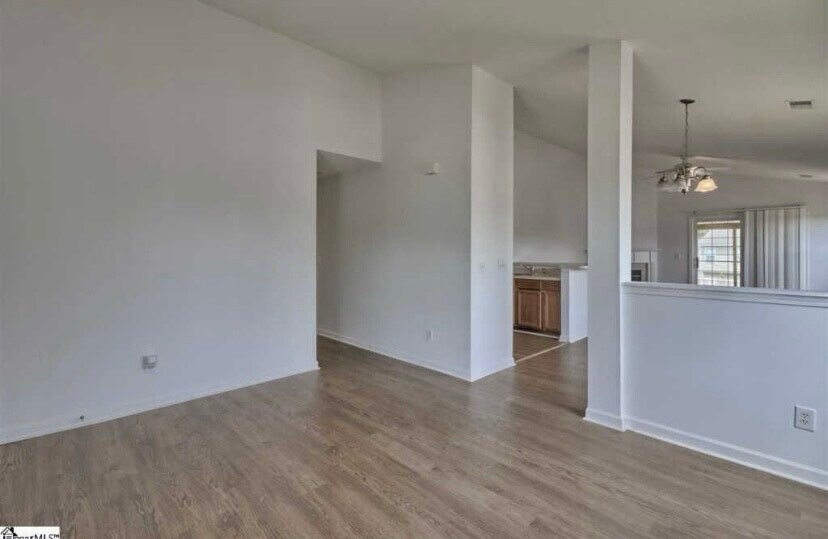 Building Photo - 210 Seven Pines Ct