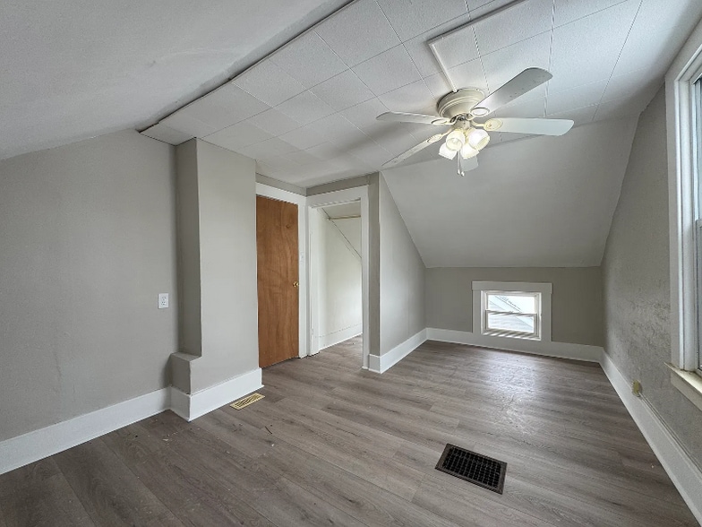 Building Photo - 84 W Kalama Ave