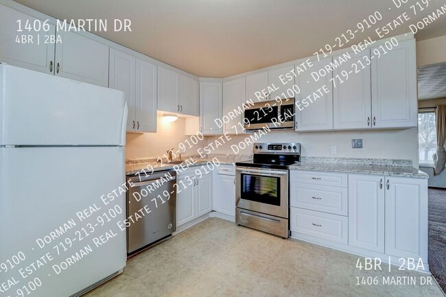 Building Photo - 1406 Martin Dr