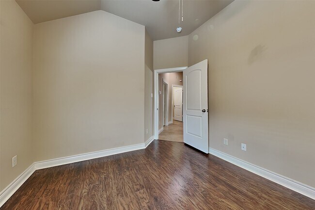 Building Photo - 27407 Tracy Ridge Ct