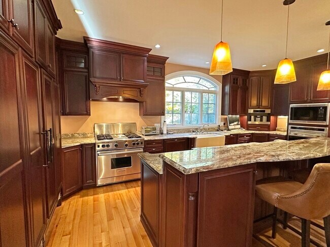 Building Photo - 66 Forest Ave