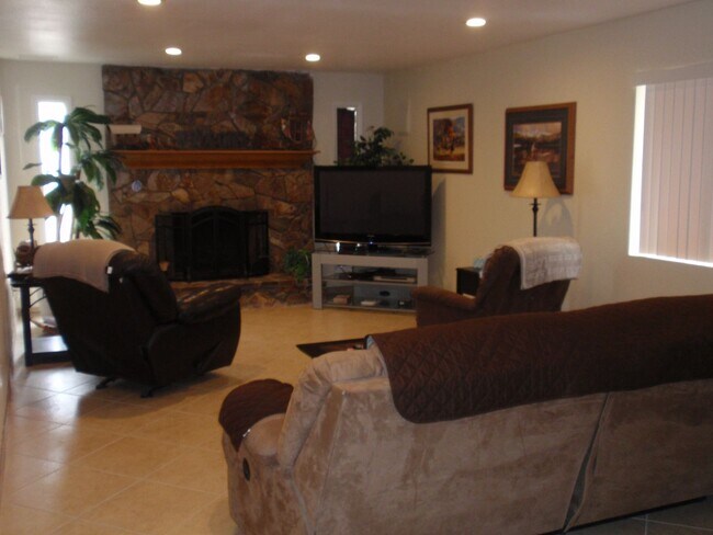 Building Photo - Winter rental with heated pool