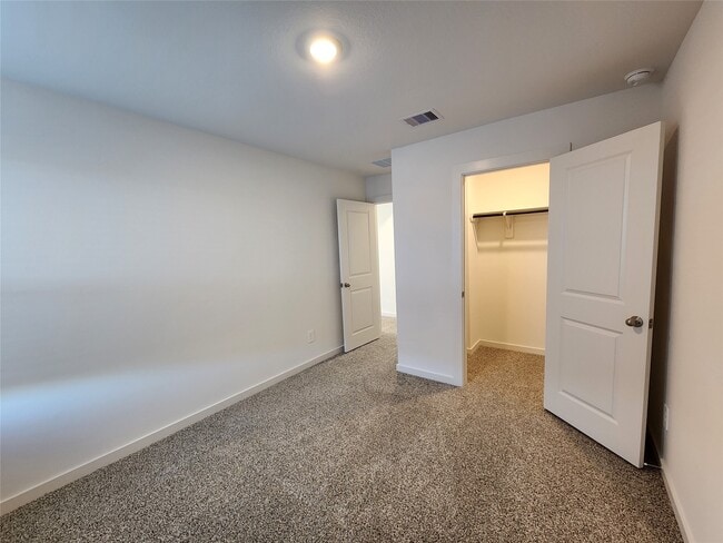 Building Photo - 30622 Wicklow Gdns Dr