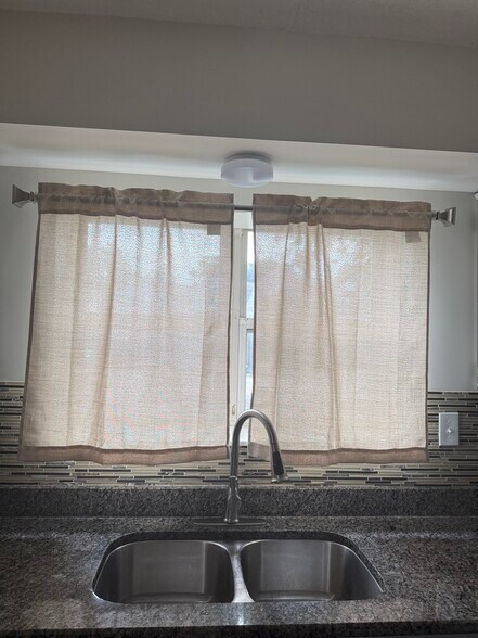 Kitchen sink - 4750 N Elston Ave
