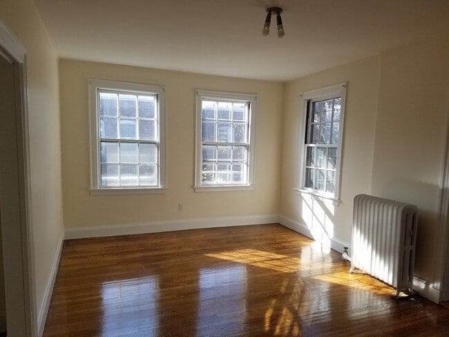 Building Photo - 41 Linnaean St