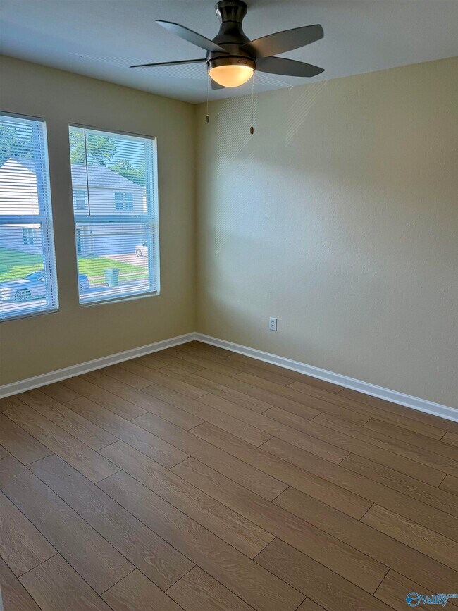 Building Photo - 226 Dormont Dr NE