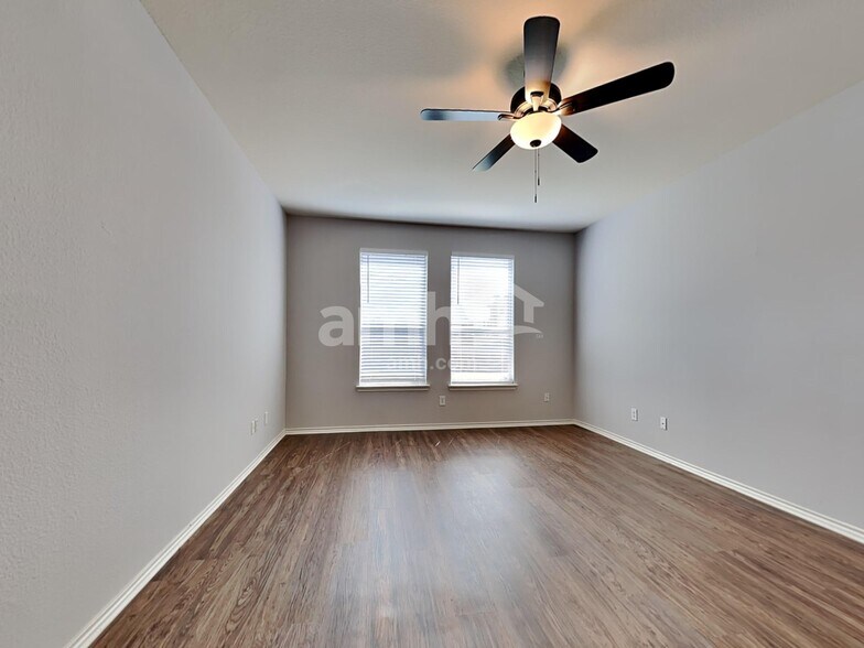 Building Photo - 2319 Merlin Dr