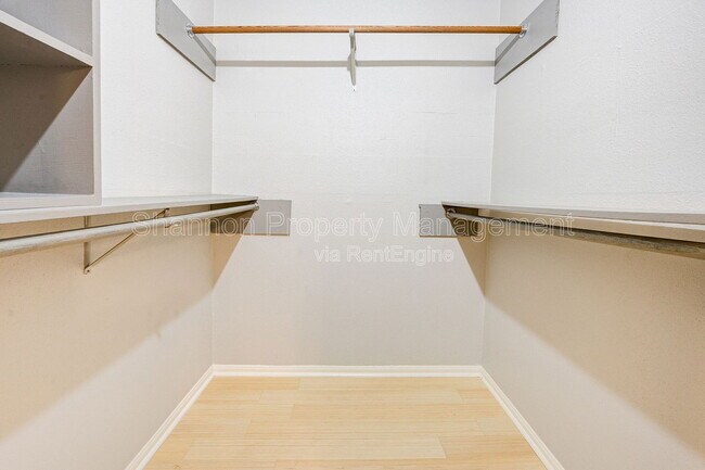 Building Photo - 2100 Tanglewilde St