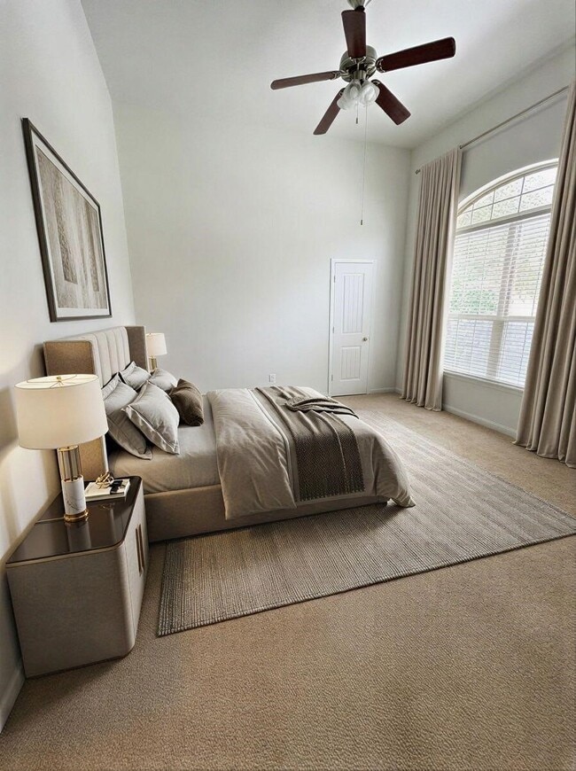 Building Photo - 129 Autumn Forest Ln