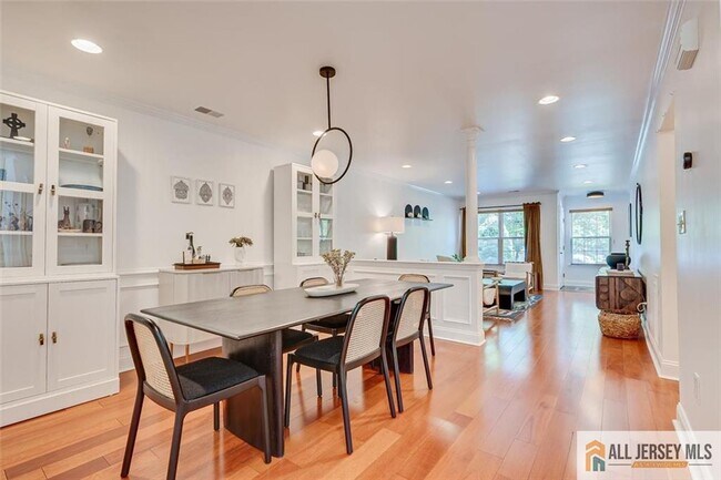 Building Photo - 403 Somerset Ct