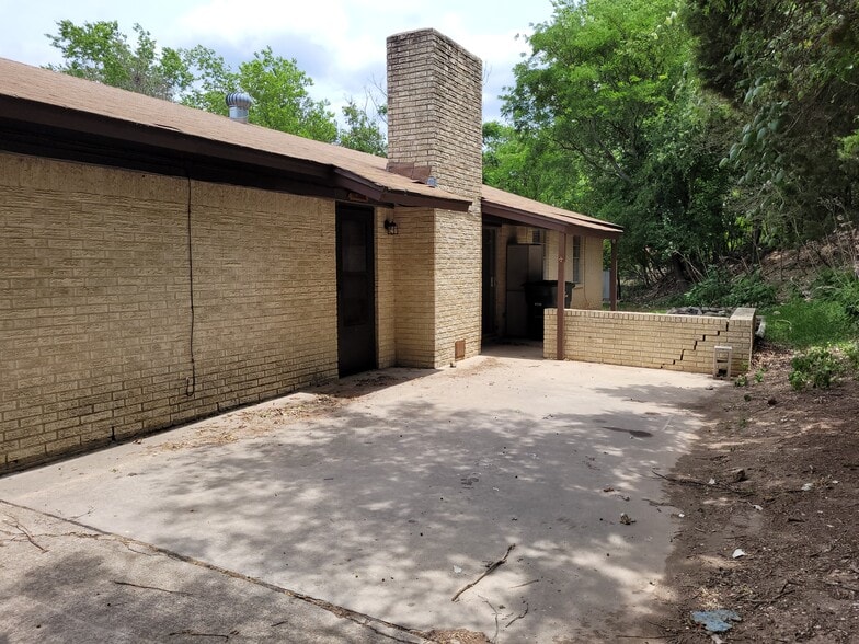 Building Photo - 1201 Bluff Dr