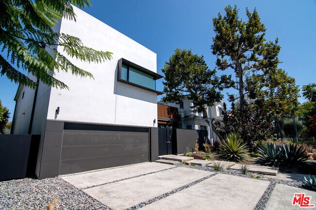 Building Photo - 10639 Cushdon Ave