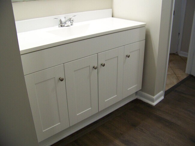 Building Photo - BARTON'S LANDING