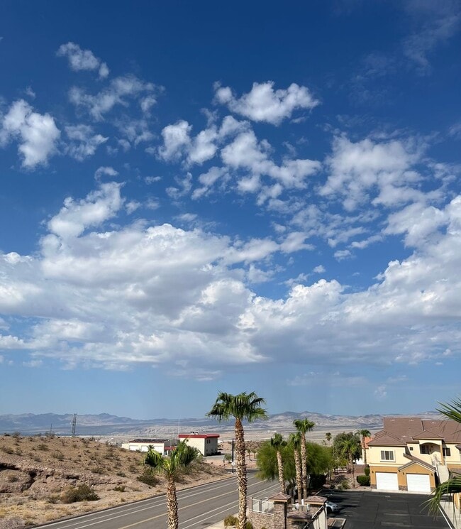 Building Photo - WINTER VACATION RENTAL - 3 Bedroom/3 Bath Condo