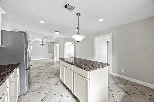 Building Photo - 1209 Dogwood Dr
