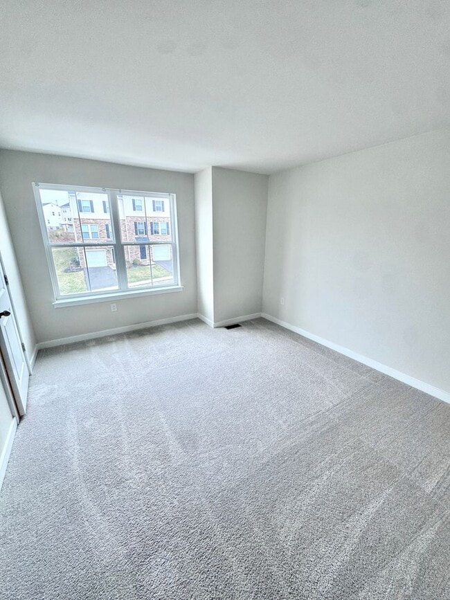 Building Photo - THREE BEDROOM/2.5 BATH TOWNHOME in Southern Lehigh School District