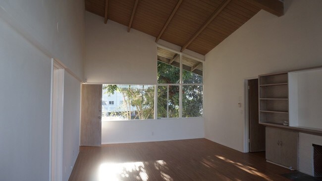 Interior Photo - 17050 W Sunset Blvd