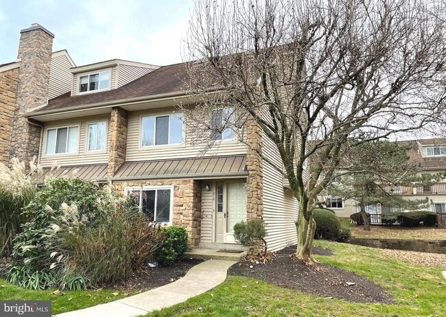 Primary Photo - 214 Carriage Ct