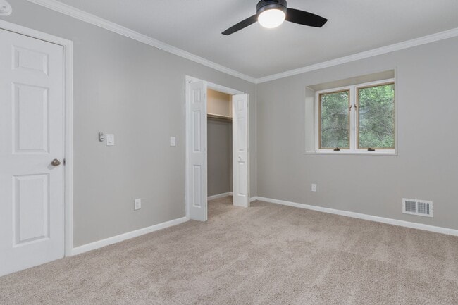 Building Photo - 400 Derby Ln