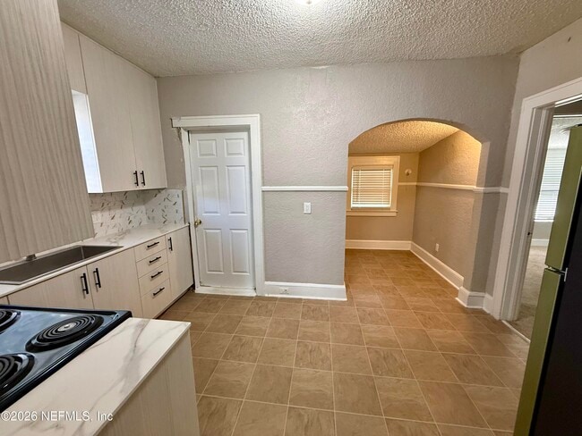 Building Photo - 28 W 35th St