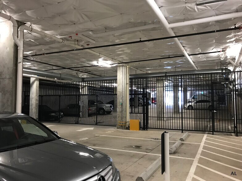 Building Photo - 3300 NE 65th St