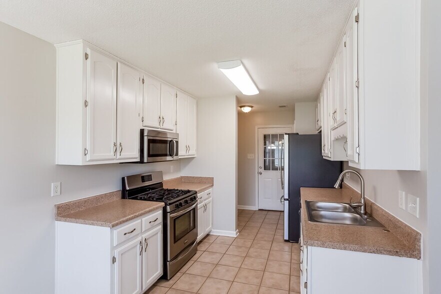 Building Photo - 1110 Greenwich Dr