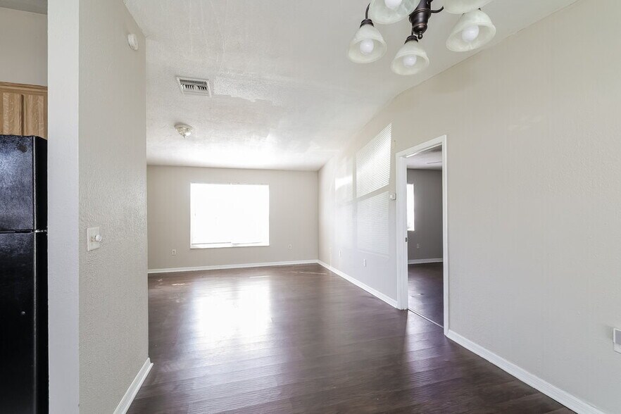 Building Photo - 648 Caribou Ct