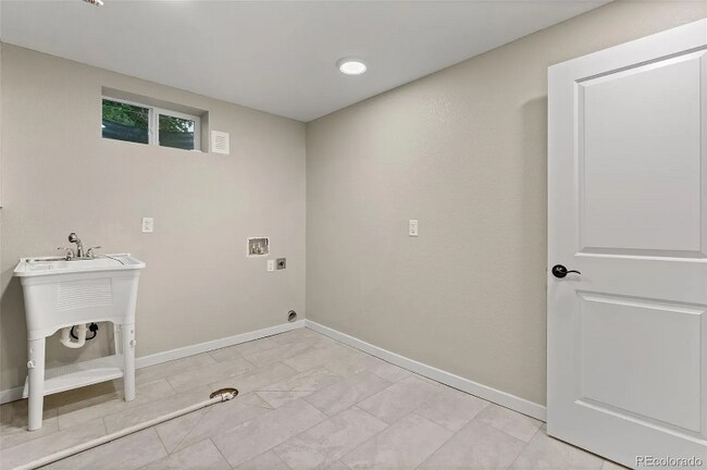 Building Photo - 10821 Larry Dr