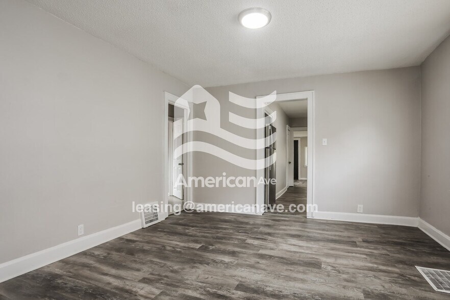 Building Photo - 4432 Flora Ave