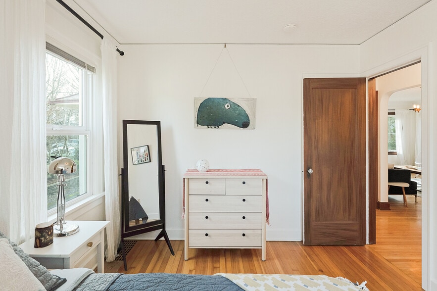 Building Photo - 2323 SE Pine St