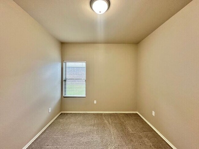 Building Photo - AVAILABLE NOW! Cozy 4 Bedroom2 Bath Home in West Tyler!