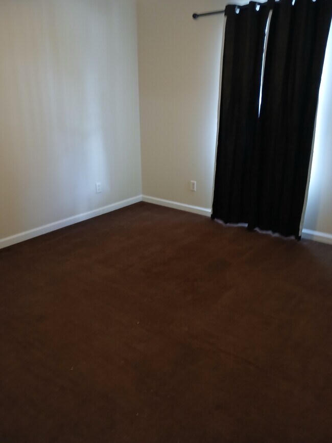 Building Photo - 321 E Mill St