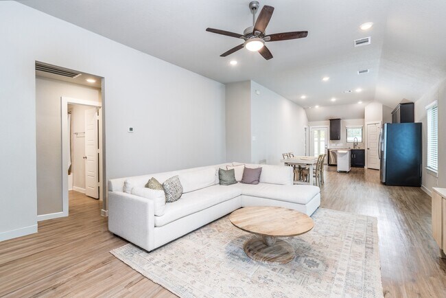 Building Photo - 17568 Rosewood Manor Ln