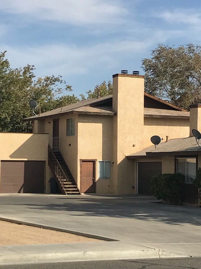 Building Photo - 736 S Norma St