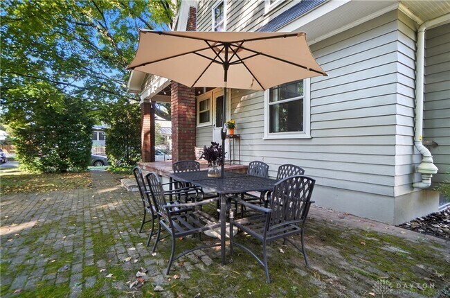 Building Photo - 518 Irving Ave