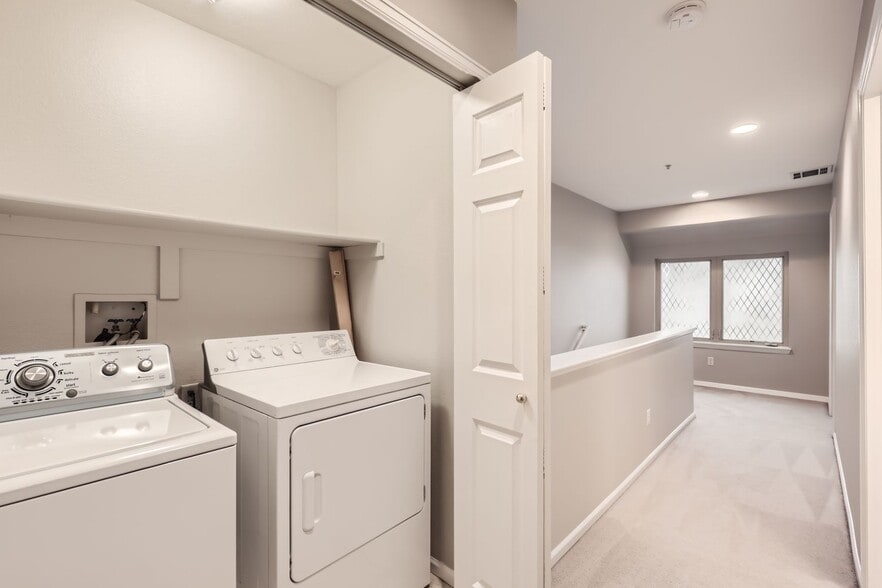 Building Photo - 454 S Lafayette St