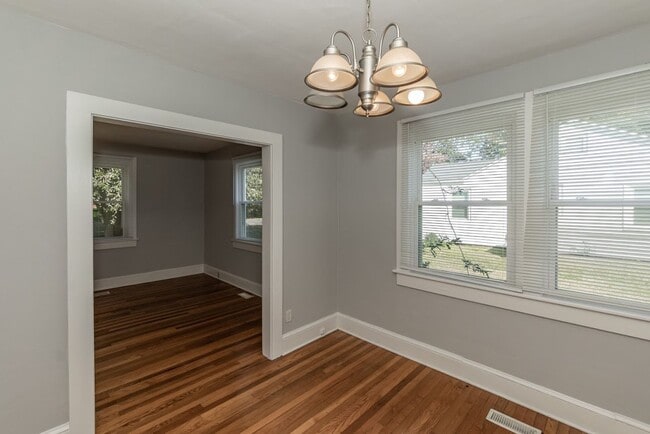 Building Photo - Two Bedroom Home!