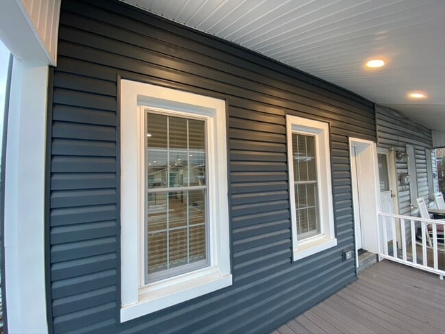 Building Photo - Awesome 3 bedroom 1.5 Bath Home in Emmaus