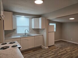 Building Photo - 207 Hidell Rd