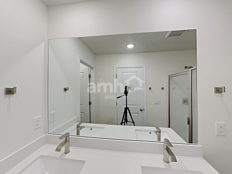 Building Photo - 6046 S Jordan Pkwy W
