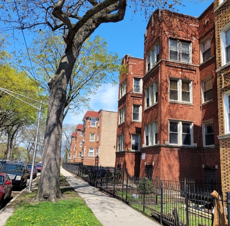 Building Photo - 6725 S Clyde Ave