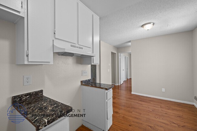 Building Photo - 1880 Locust Ave