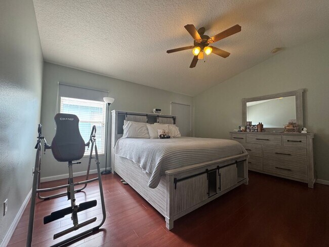 Building Photo - 4/2 in Gated Community near Tuskawilla Rd ~ Tile and Laminate Floors ~ Screened Patio ~  Communit...