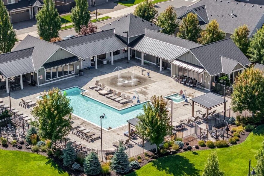 Building Photo - 6280 SE Genrosa St